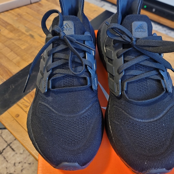 Adidas Ultraboost 22 no box, great condition - Picture 2 of 4
